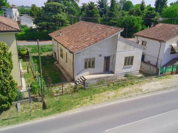 casa indipendente in vendita a Rodigo