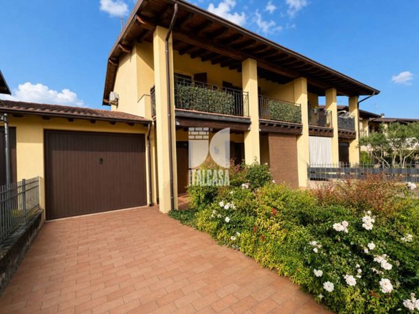casa indipendente in vendita a Rodigo
