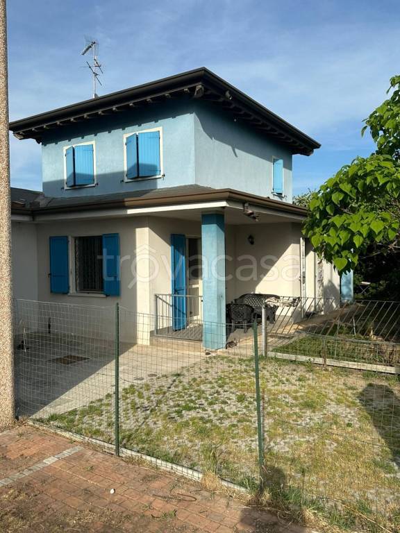 casa indipendente in vendita a Rodigo in zona Fossato