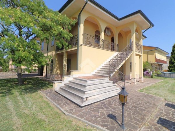casa indipendente in vendita a Rodigo