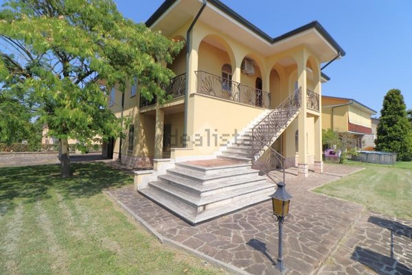 casa indipendente in vendita a Rodigo