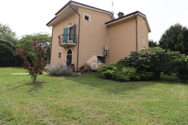 casa indipendente in vendita a Rodigo