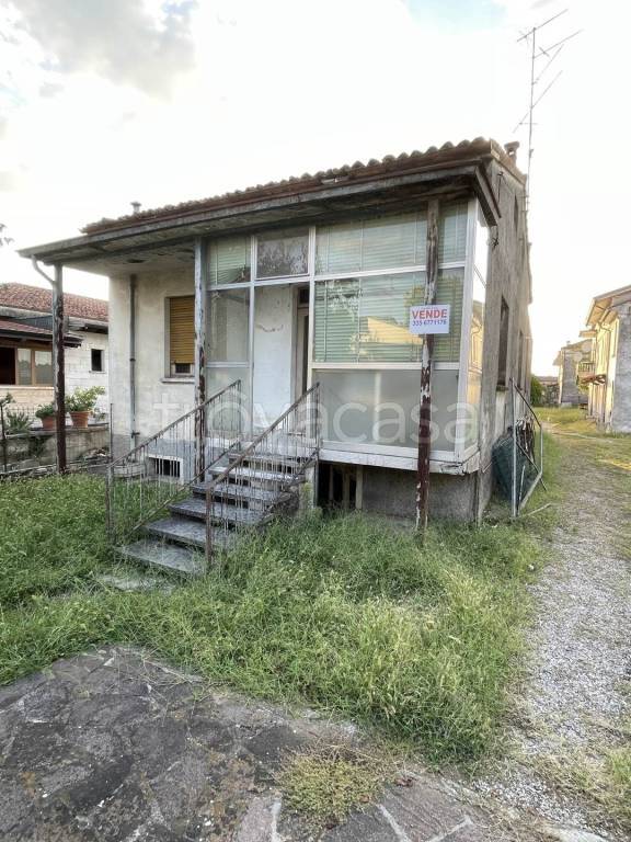 casa indipendente in vendita a Rodigo in zona Rivalta sul Mincio