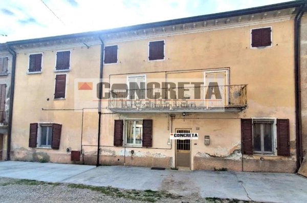 casa indipendente in vendita a Rodigo in zona Rivalta sul Mincio