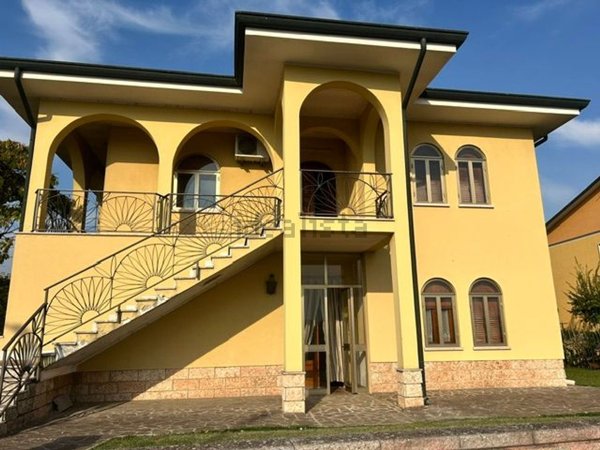casa indipendente in vendita a Rodigo