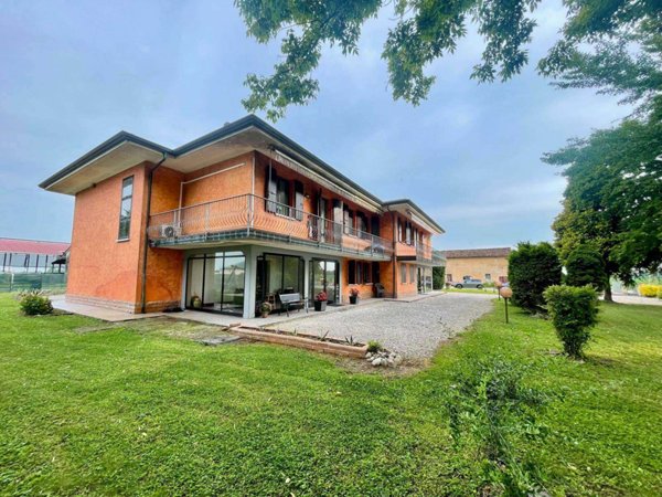 casa indipendente in vendita a Rodigo