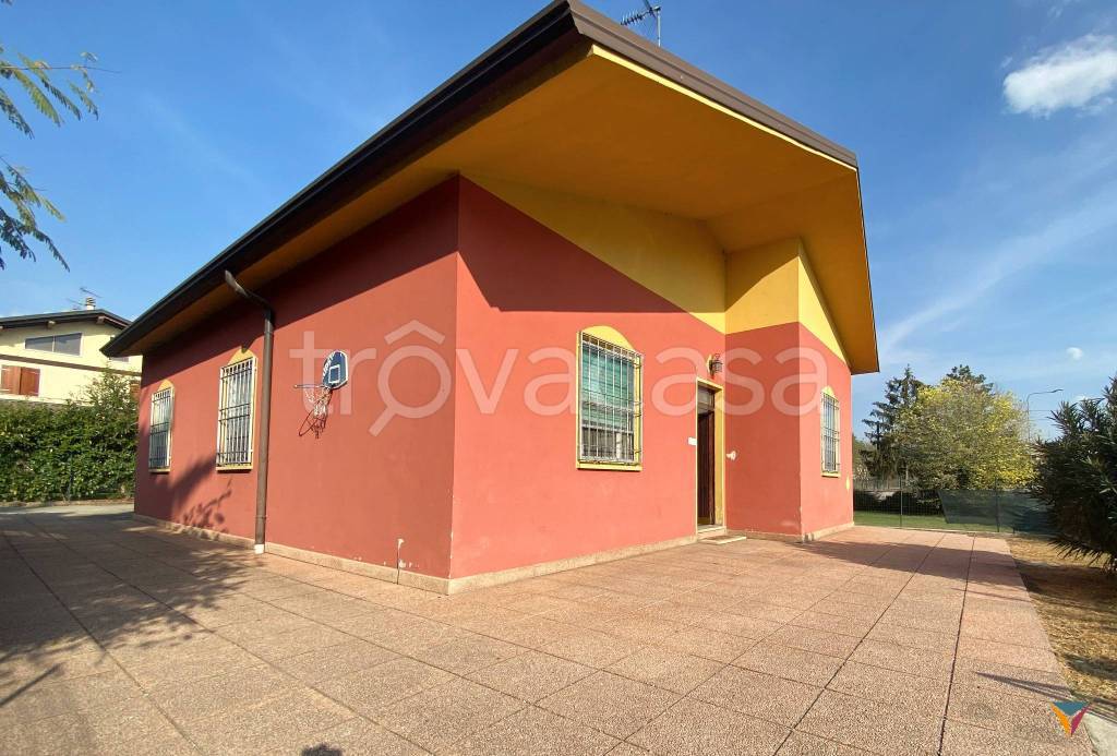 casa indipendente in vendita a Roncoferraro in zona Barbasso