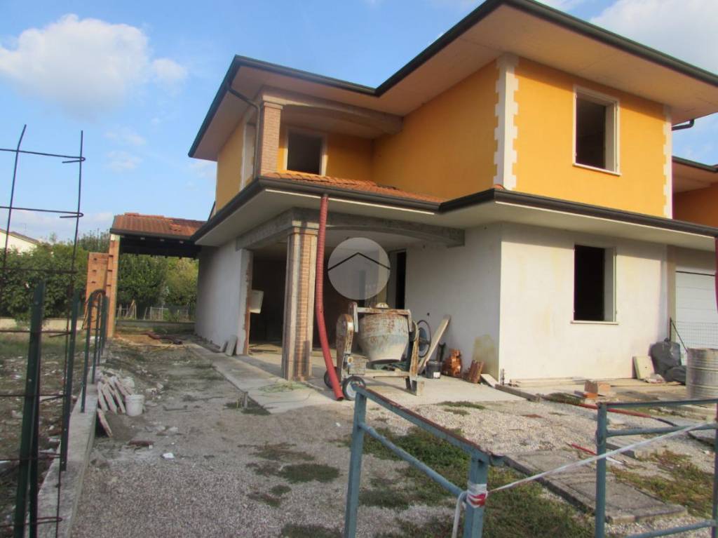 casa indipendente in vendita a Roncoferraro in zona Barbasso