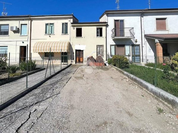 casa indipendente in vendita a Roncoferraro in zona Nosedole