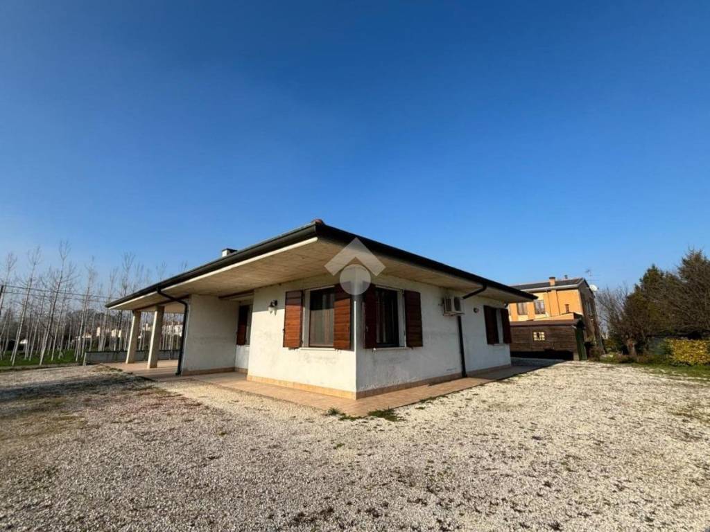 casa indipendente in vendita a Roncoferraro in zona Barbasso