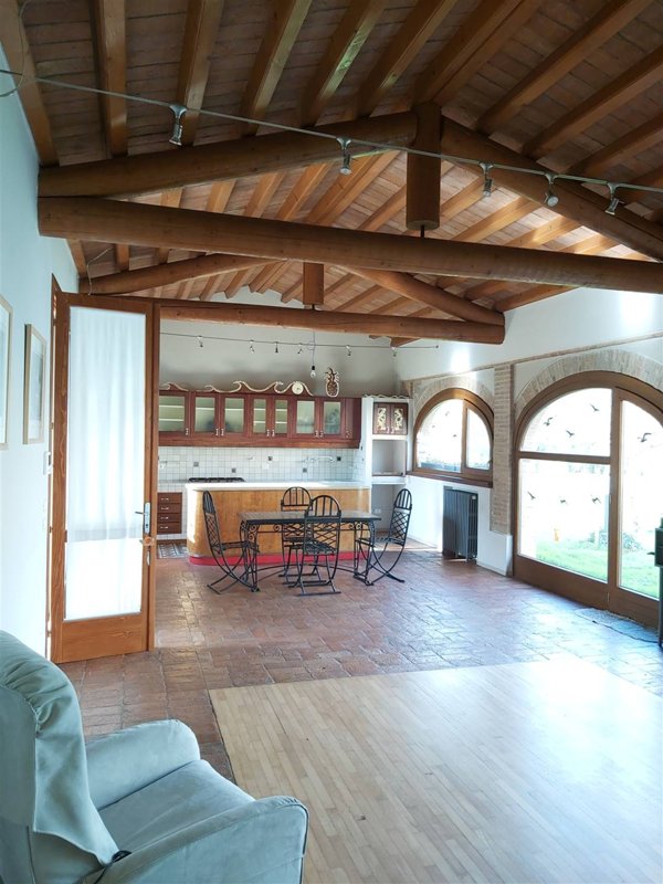 casa indipendente in vendita a Roncoferraro in zona Castelletto Borgo