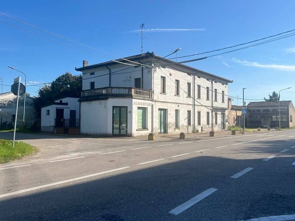 casa indipendente in vendita a Roncoferraro in zona Nosedole