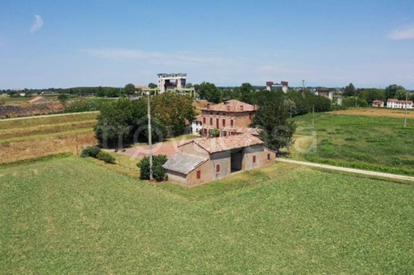 villa in vendita a Roncoferraro in zona Governolo