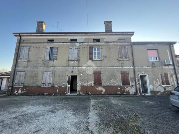 casa indipendente in vendita a Roncoferraro in zona Barbasso