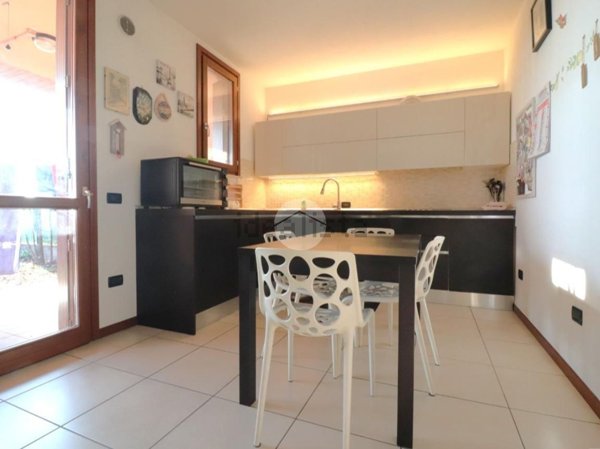 casa indipendente in vendita a Roncoferraro in zona Cadè