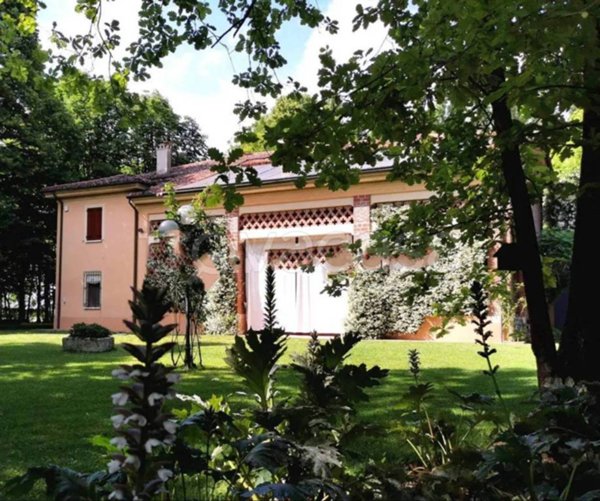 casa indipendente in vendita a Roncoferraro in zona Barbasso