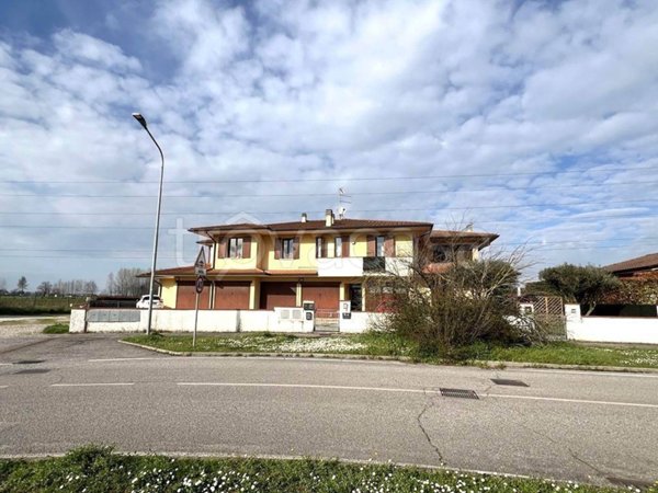 appartamento in vendita a Roncoferraro in zona Barbasso