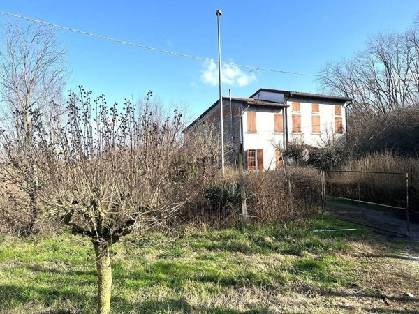 esavano in vendita a Roncoferraro in zona Governolo