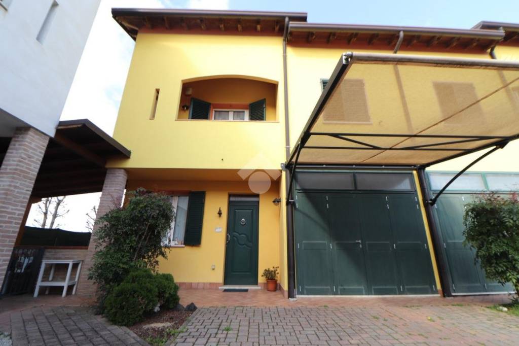 casa indipendente in vendita a Roncoferraro in zona Barbasso