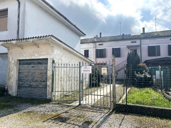 casa indipendente in vendita a Roncoferraro in zona Governolo