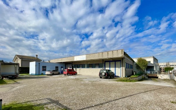locale di sgombero in vendita a Roncoferraro