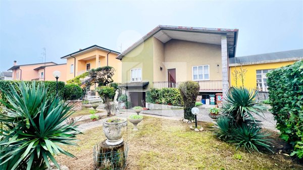 villa in vendita a Roncoferraro in zona Governolo