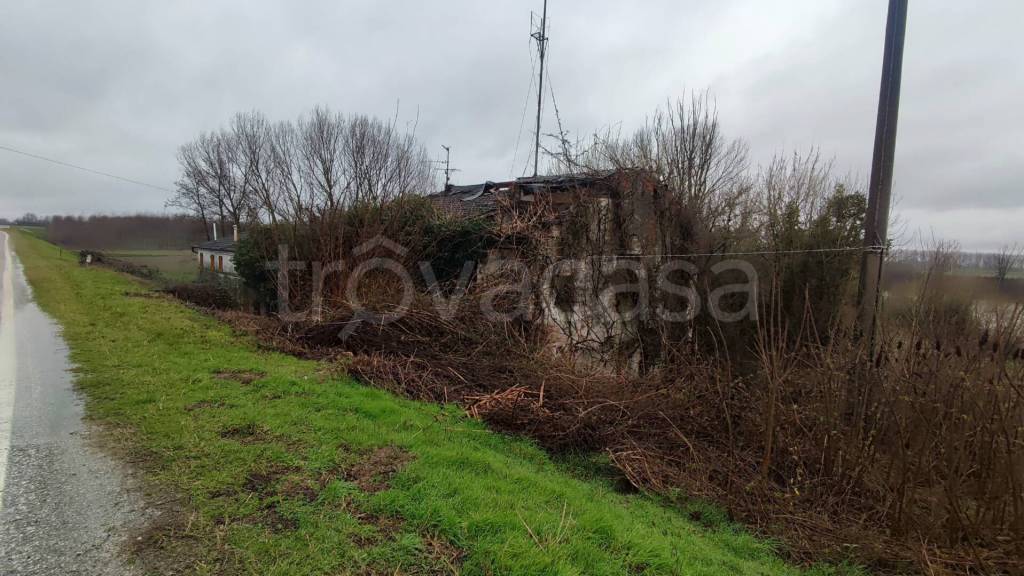 locale di sgombero in vendita a Roncoferraro