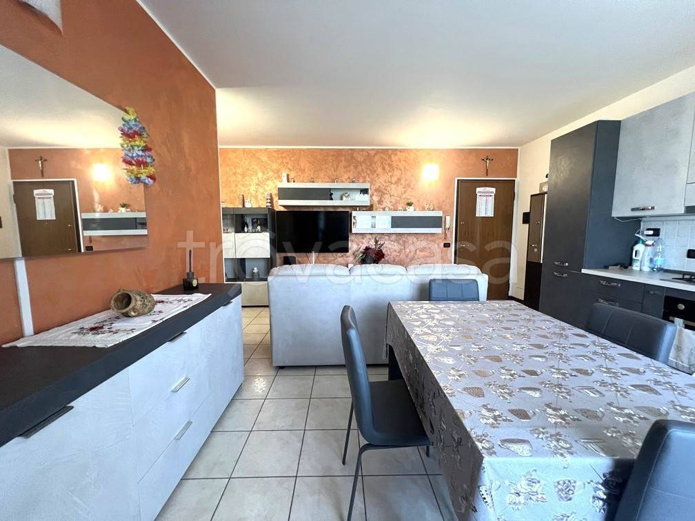 appartamento in vendita a Roncoferraro in zona Cadè