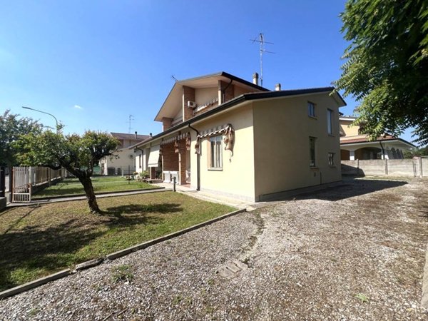 casa indipendente in vendita a Roncoferraro