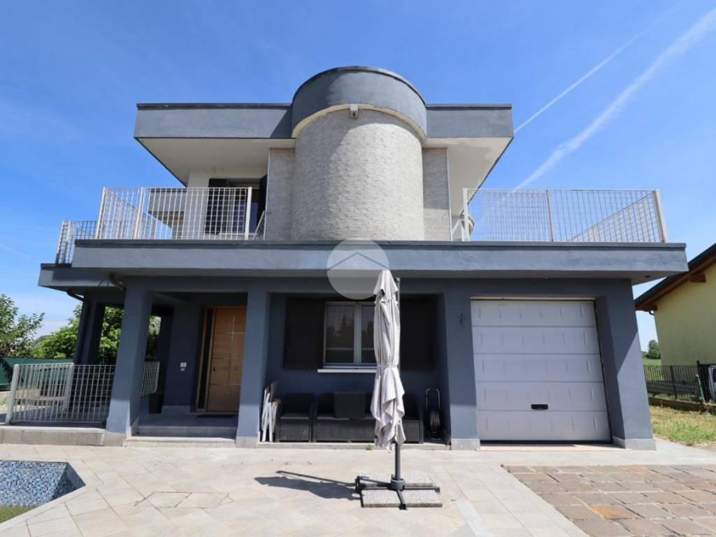 casa indipendente in vendita a Roncoferraro in zona Barbasso