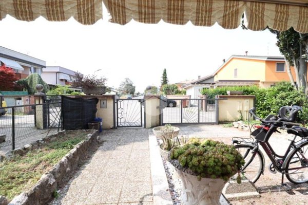 appartamento in vendita a Roncoferraro in zona Castelletto Borgo