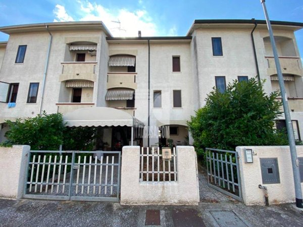 casa indipendente in vendita a Roncoferraro in zona Barbasso