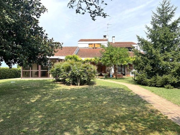 casa indipendente in vendita a Roncoferraro
