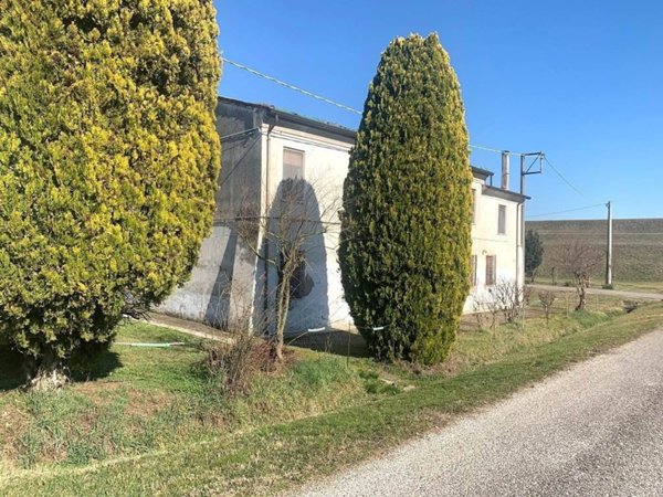 casa semindipendente in vendita a Roncoferraro in zona Casale