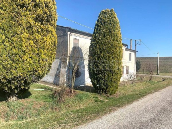 casa indipendente in vendita a Roncoferraro in zona Governolo