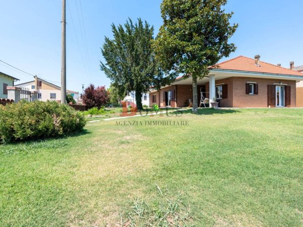 casa indipendente in vendita a Roncoferraro in zona Barbasso