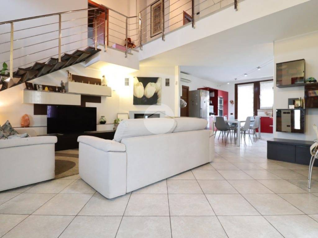 casa indipendente in vendita a Roncoferraro in zona Cadè