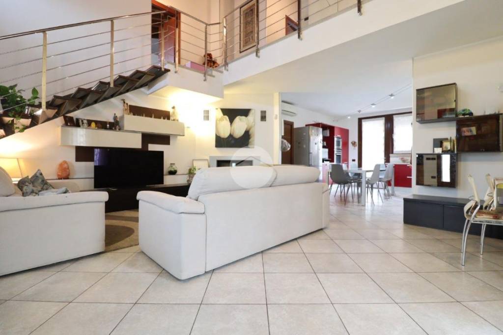 casa indipendente in vendita a Roncoferraro in zona Cadè