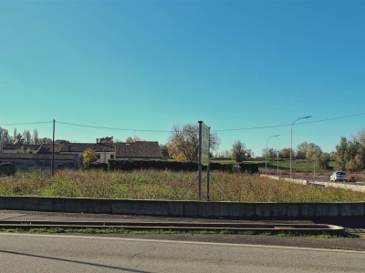 terreno edificabile in vendita a Roncoferraro in zona Governolo
