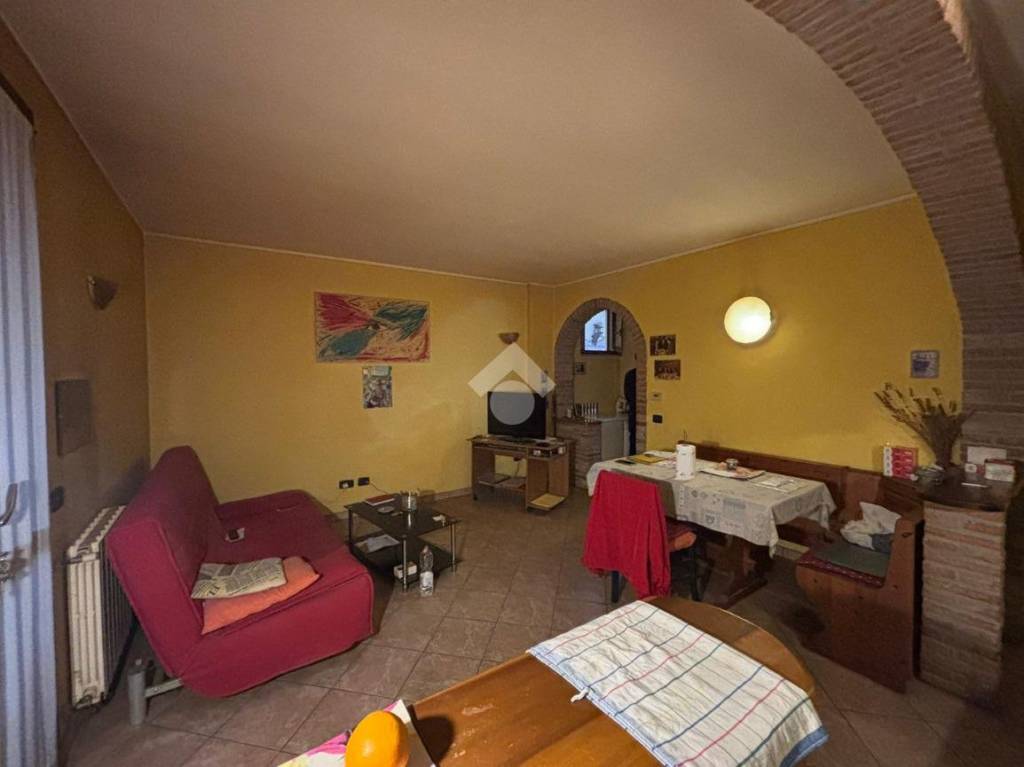 appartamento in vendita a Roncoferraro in zona Barbasso