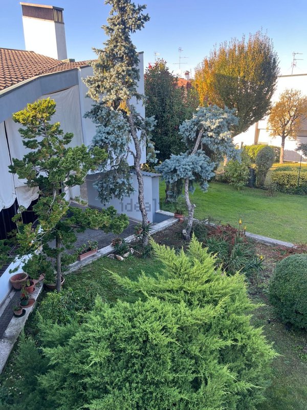 casa indipendente in vendita a Roncoferraro in zona Castelletto Borgo