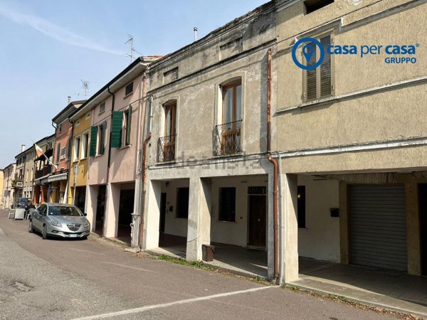 casa indipendente in vendita a Roncoferraro in zona Governolo