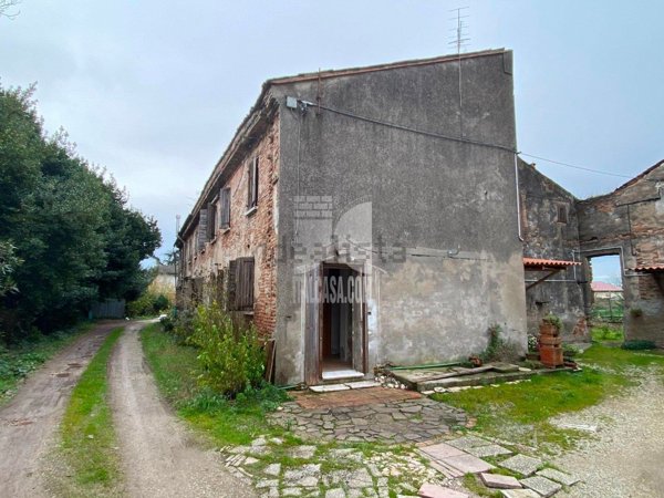 casale in vendita a Roncoferraro in zona Barbasso