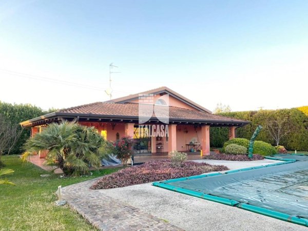 casa indipendente in vendita a Roncoferraro in zona Casale