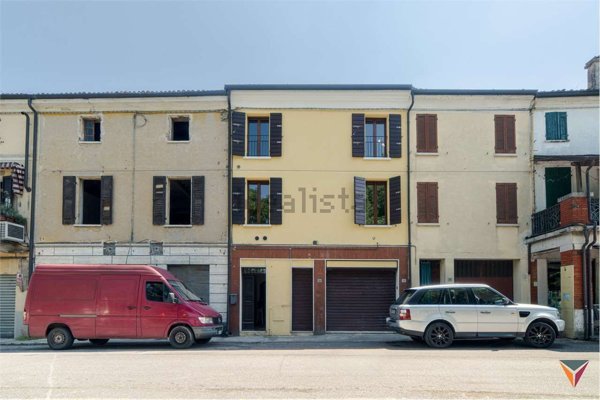 casa indipendente in vendita a Roncoferraro in zona Governolo