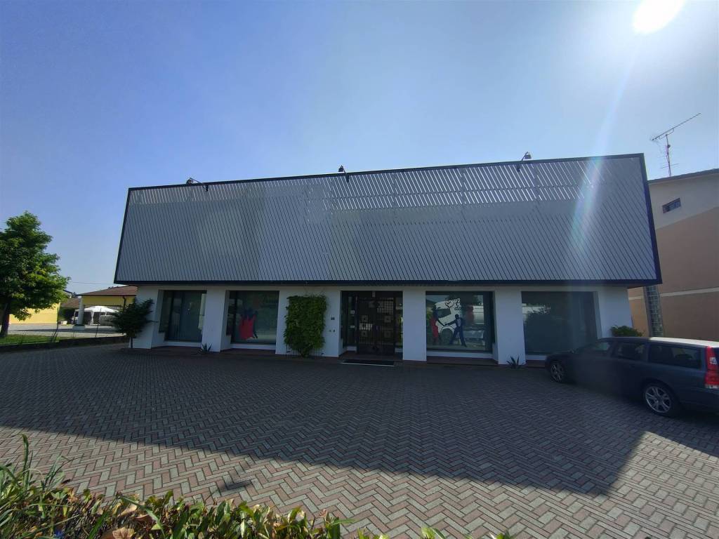 negozio in vendita a Roncoferraro in zona Governolo