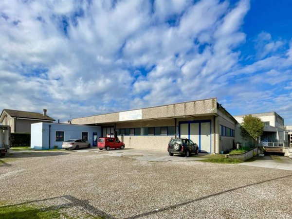 locale di sgombero in vendita a Roncoferraro