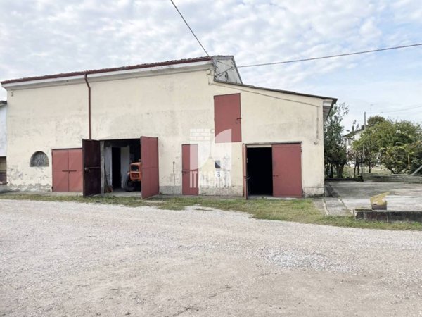 casa indipendente in vendita a Roncoferraro in zona Barbasso