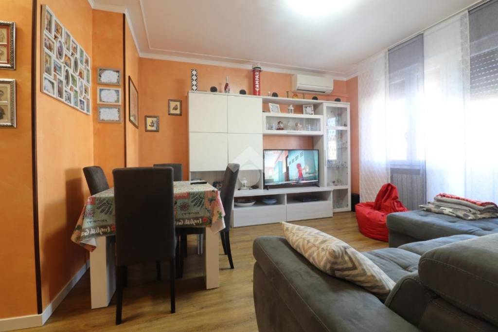 appartamento in vendita a Roncoferraro in zona Castelletto Borgo