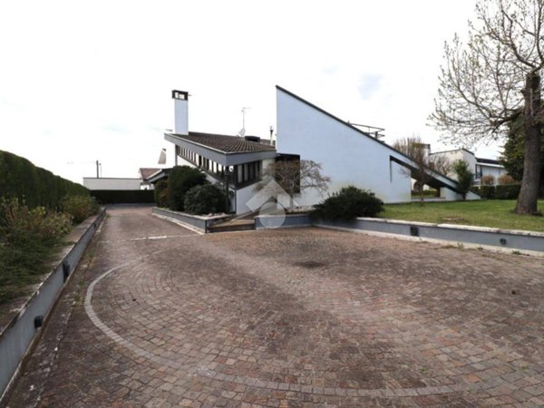 casa indipendente in vendita a Roncoferraro in zona Castelletto Borgo